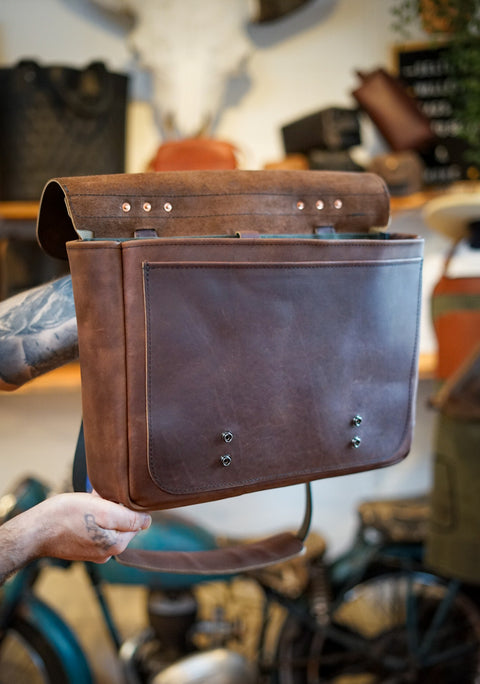 16" Messenger Bag (Dark Amber Harness)