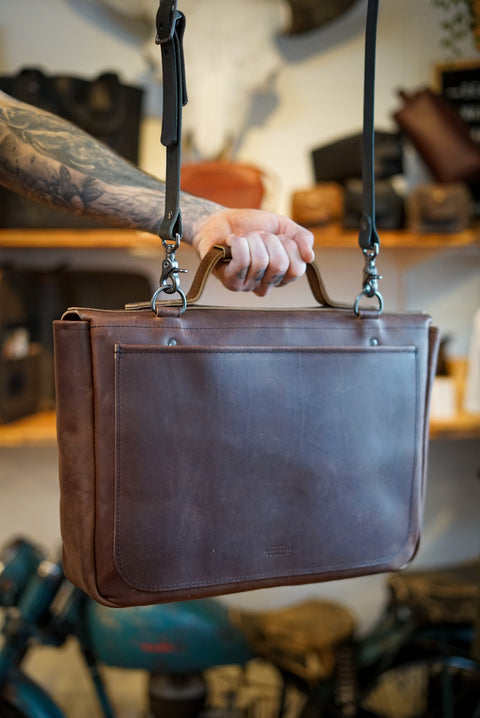 16" Messenger Bag (Dark Amber Harness)