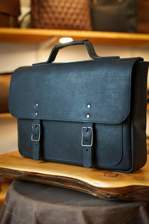 16" Messenger Bag (Flat Black)