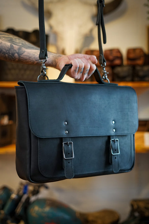 16" Messenger Bag (Flat Black)