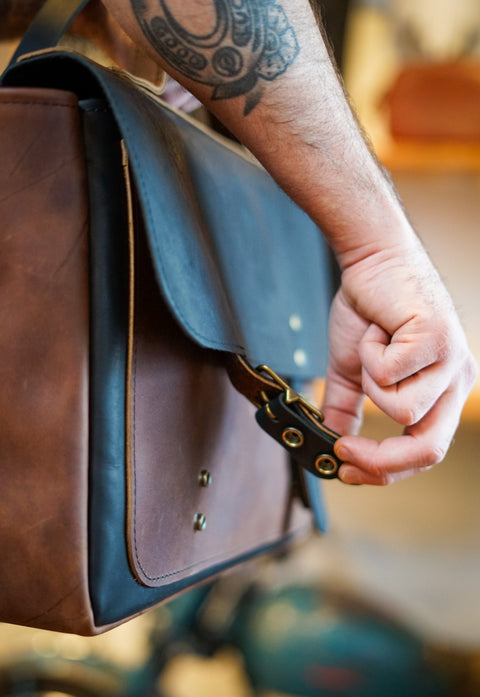 16" Messenger Bag (Two Tone: Dark Amber Harness + Flat Black Accents)