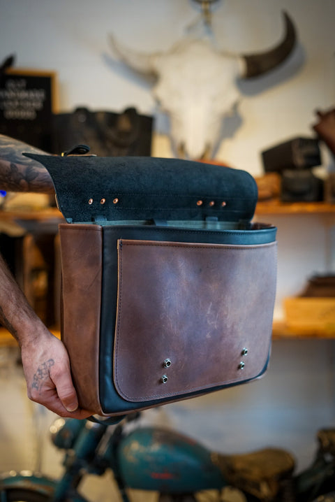 16" Messenger Bag (Two Tone: Dark Amber Harness + Flat Black Accents)