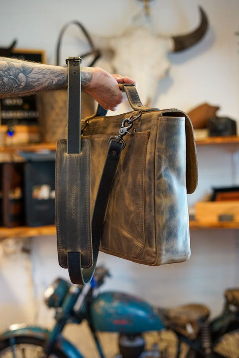 16" Messenger Bag (Hillbilly Sepia)