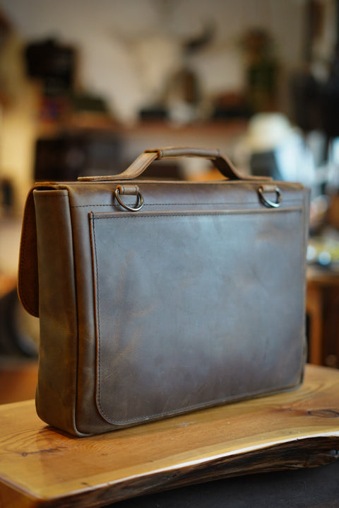 16" Messenger Bag (Water Buffalo: Brown)