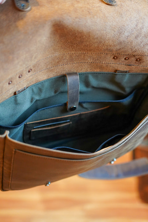 16" Messenger Bag (Water Buffalo: Brown)