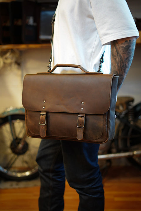 16" Messenger Bag (Water Buffalo: Brown)