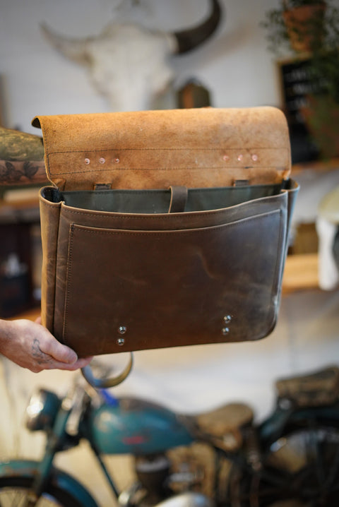 16" Messenger Bag (Water Buffalo: Brown)