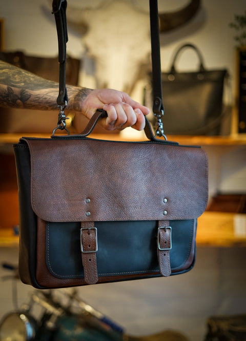 16" Messenger Bag (Rock River Cappuccino + Flat Black Accents)