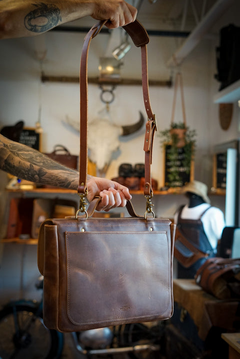 16" Messenger Bag (Walnut Brown)