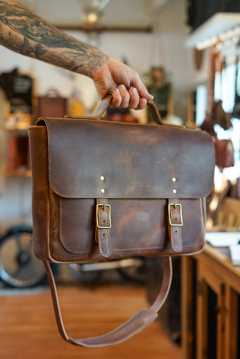 16" Messenger Bag (Walnut Brown)