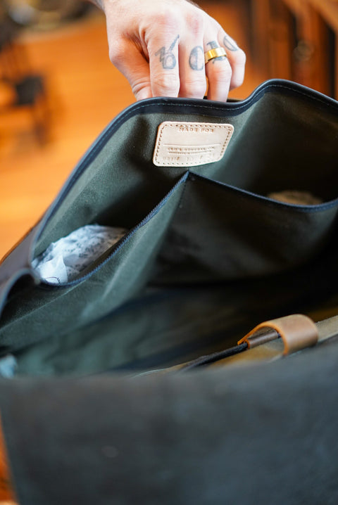 18" Messenger Bag (Black + Water Buffalo Brown)