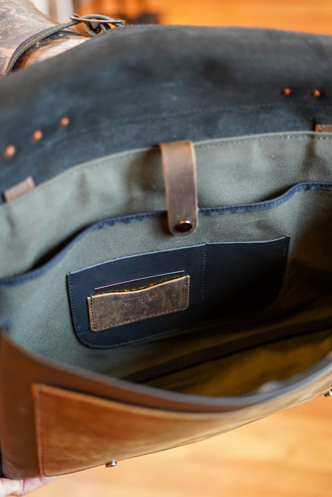 18" Messenger Bag (Black + Water Buffalo Brown)