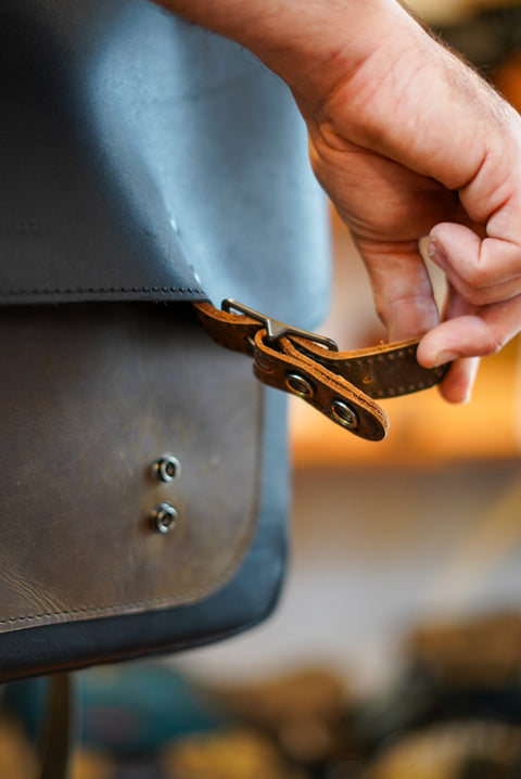 18" Messenger Bag (Black + Water Buffalo Brown)