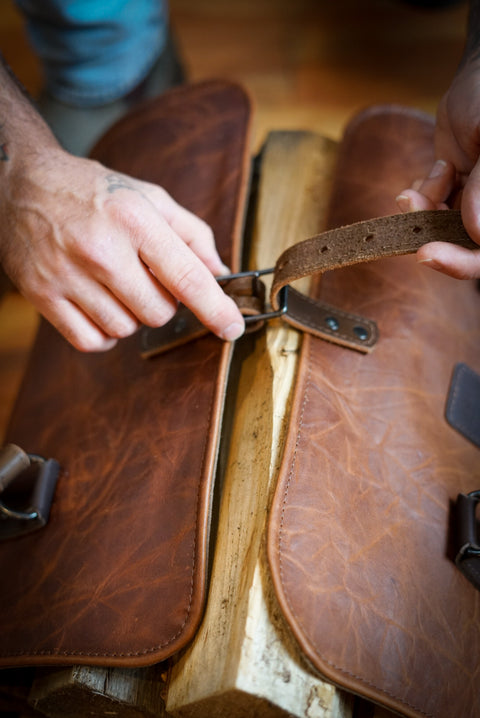 Log Carrier (Cinnamon Brown: Full grain leather)