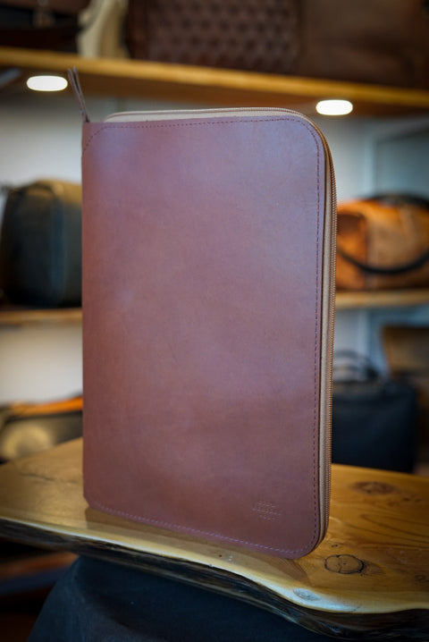 Padfolio (Two Tone: Pebbled Canyon Tan + Timberjack Cedar)