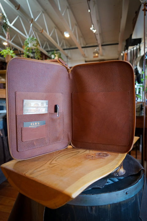 Padfolio (Two Tone: Pebbled Canyon Tan + Timberjack Cedar)