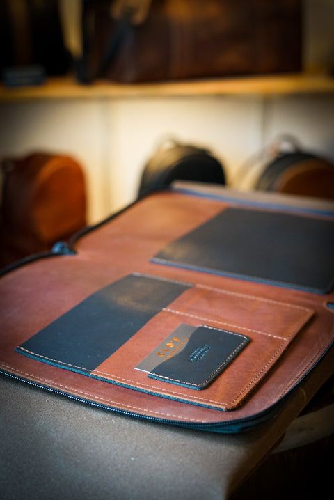 Padfolio (Two Tone: Flat Black + Oro Logger Brown)