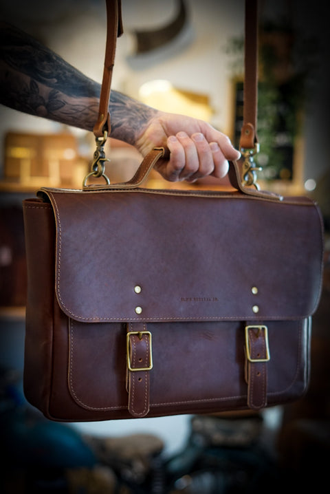 16" Messenger Bag (Oro Logger Brown)