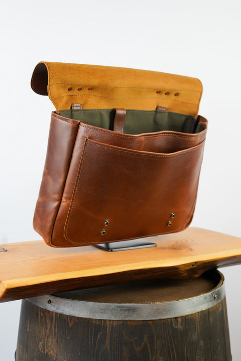 16" Messenger Bag (Brush Wick)