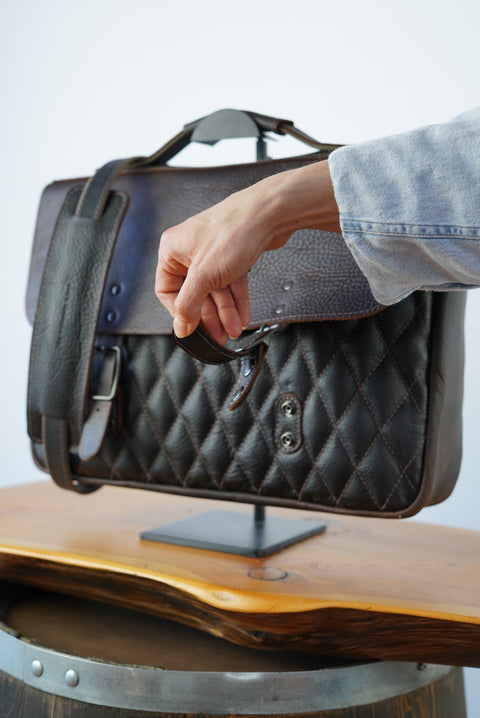16" Messenger Bag (Diamond Stitch: Pebbled Mulberry)