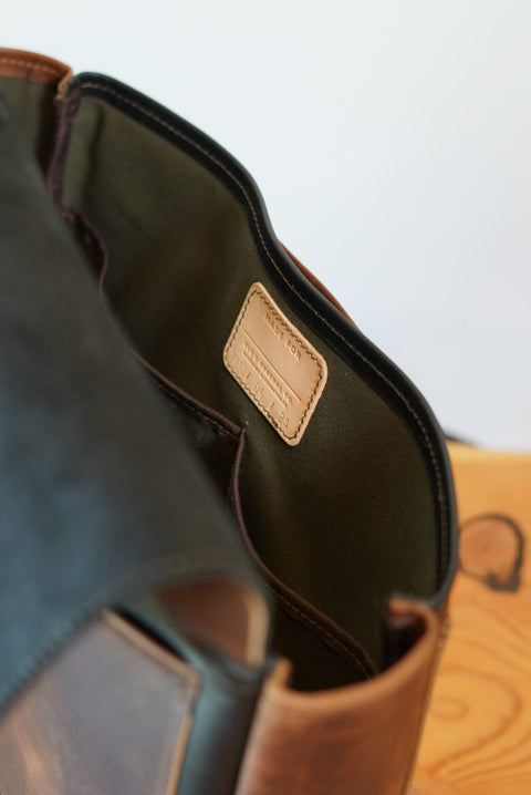16" Messenger Bag (Two Tone: Cigar Black + Cinnamon Brown)
