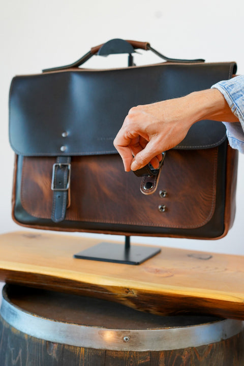 16" Messenger Bag (Two Tone: Cigar Black + Cinnamon Brown)