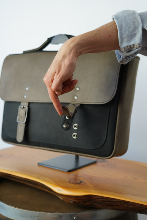16" Messenger Bag (Two Tone: Midnight Smoke + Nubuck Black)