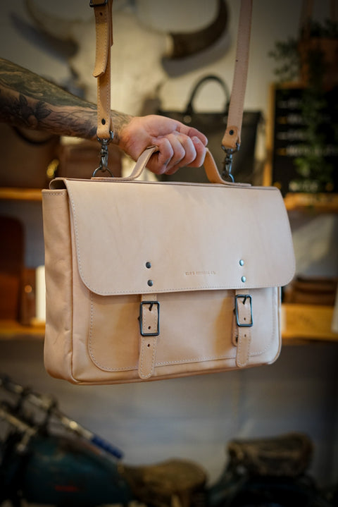 16" Messenger Bag (Natural Veg Tan)