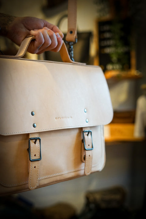 16" Messenger Bag (Natural Veg Tan)