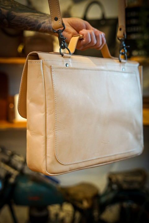 16" Messenger Bag (Natural Veg Tan)