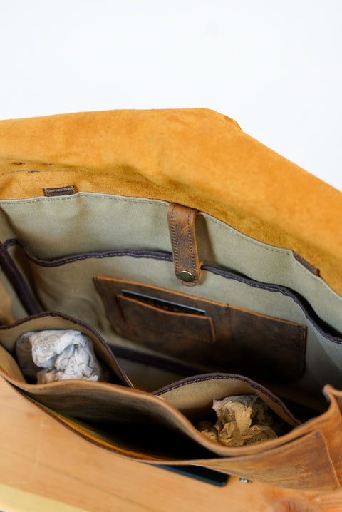 16" Messenger Bag (Old Soul Tobacco)