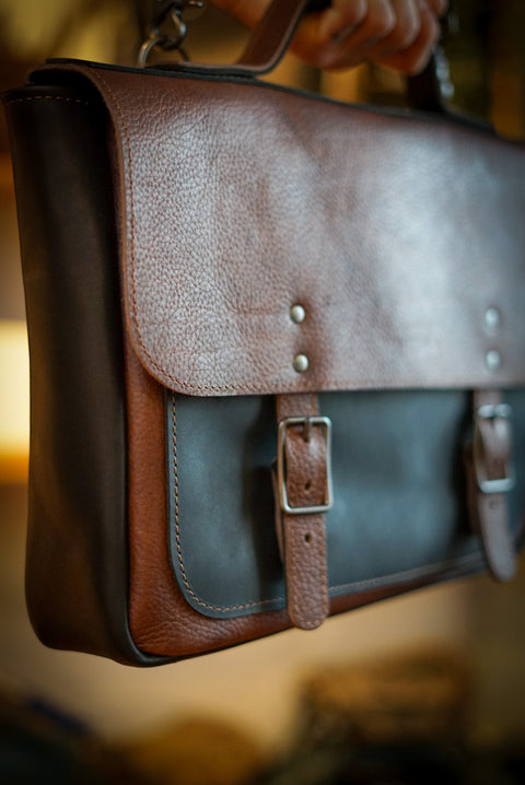 16" Messenger Bag (Rock River Cappuccino + Flat Black Accents)