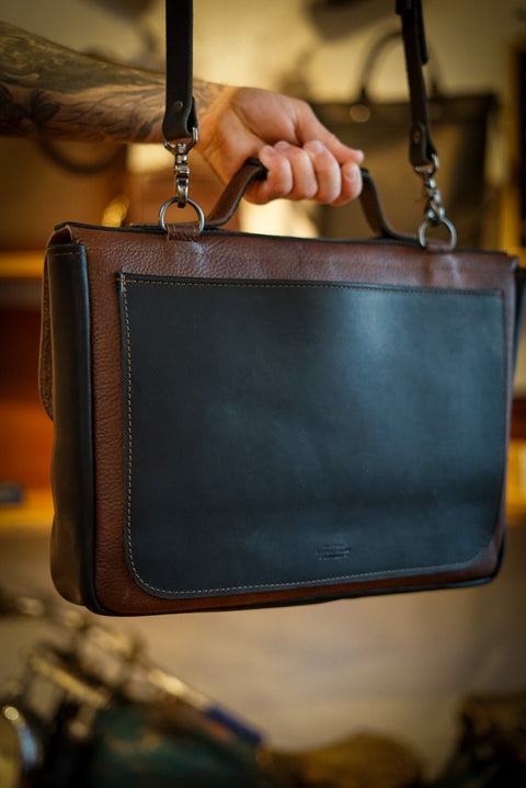 16" Messenger Bag (Rock River Cappuccino + Flat Black Accents)