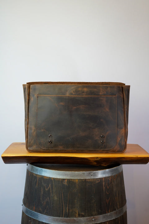 18" Messenger Bag (Bourbon Brown)