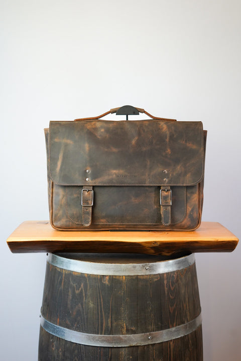 18" Messenger Bag (Bourbon Brown)