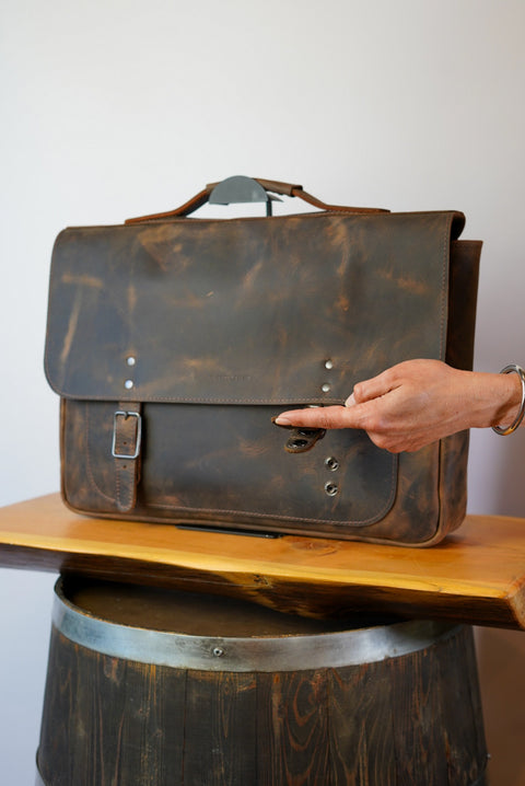 18" Messenger Bag (Bourbon Brown)
