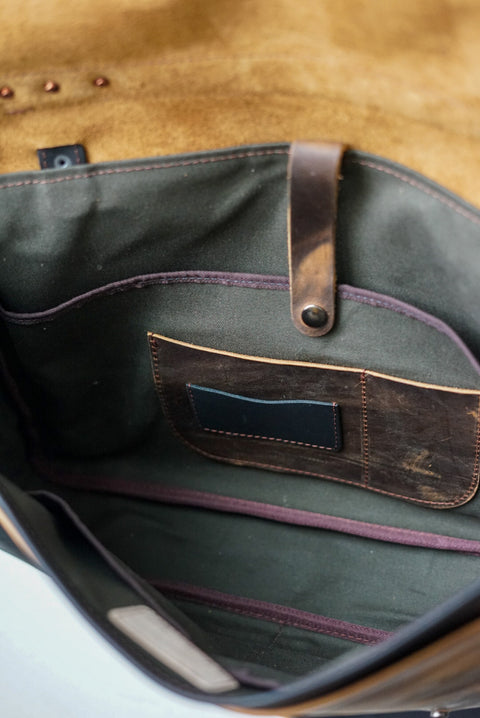 18" Messenger Bag (Two Tone: Bighorn Golden + Flat Black Accents)