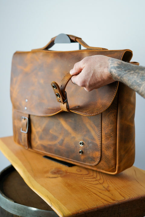 18" Messenger Bag (Old Soul Tobacco)