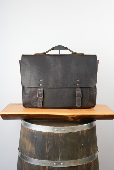 18" Messenger Bag (Pebbled Malbec)