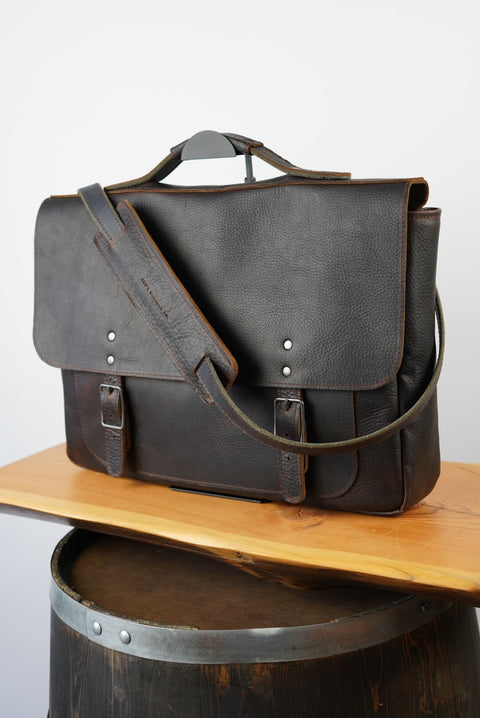 18" Messenger Bag (Pebbled Malbec)