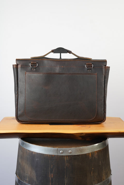 18" Messenger Bag (Pebbled Malbec)
