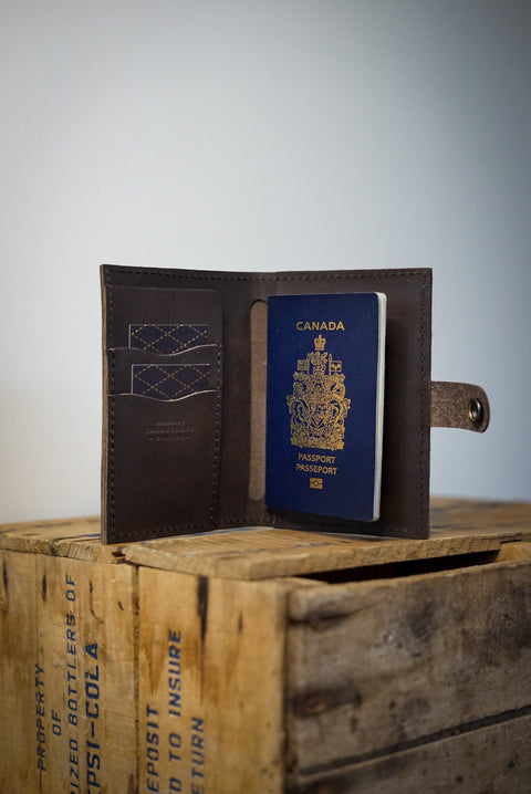 Passport Wallet (Deep Brown)