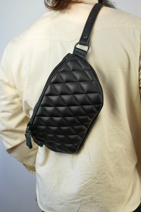 (NEW!) XL Diamond Stitch: Crossbody Bag (Black)