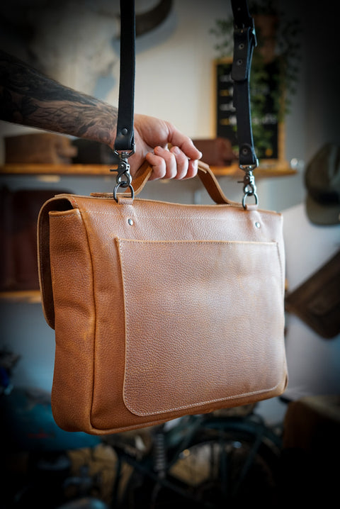 18" Messenger Bag ("Pebbled Canyon Tan")