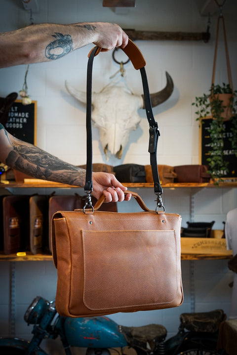 18" Messenger Bag ("Pebbled Canyon Tan")