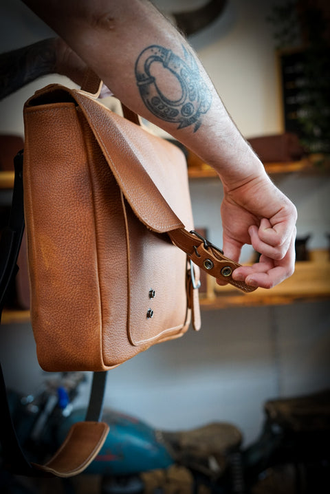 18" Messenger Bag ("Pebbled Canyon Tan")