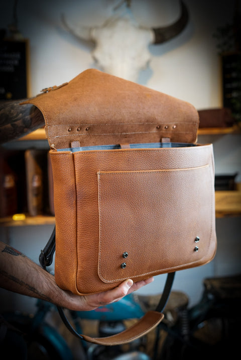 18" Messenger Bag ("Pebbled Canyon Tan")