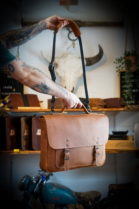 18" Messenger Bag ("Pebbled Canyon Tan")