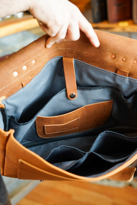 18" Messenger Bag ("Pebbled Canyon Tan")