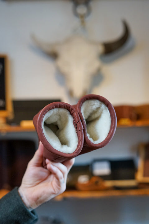 Handmade deerhide leather mittens in brown leather